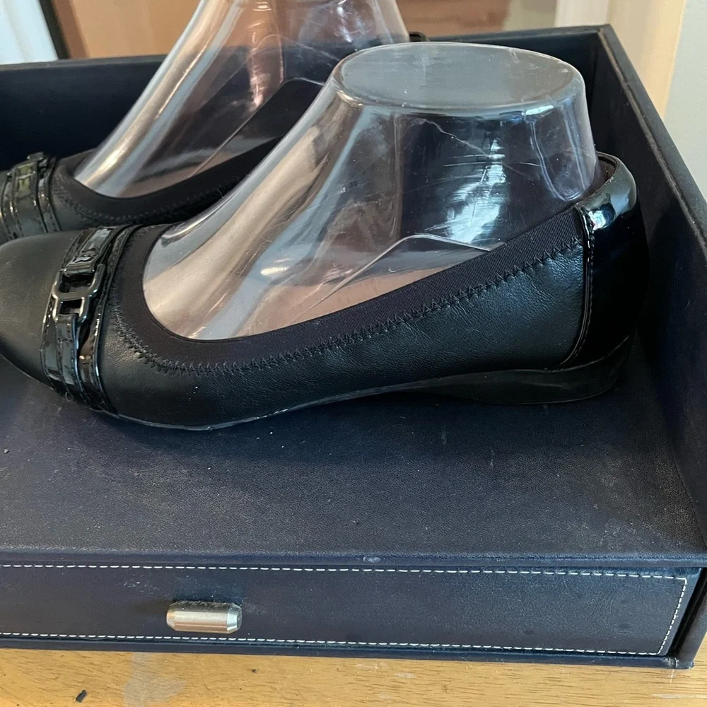 Clarks Kinzie light Classic Women's Black Ballet Flats with Gloss Trim